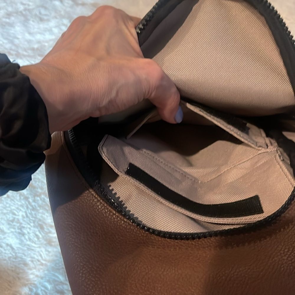 Hawaii crossbody reversible sling bag - Picture 7 of 10